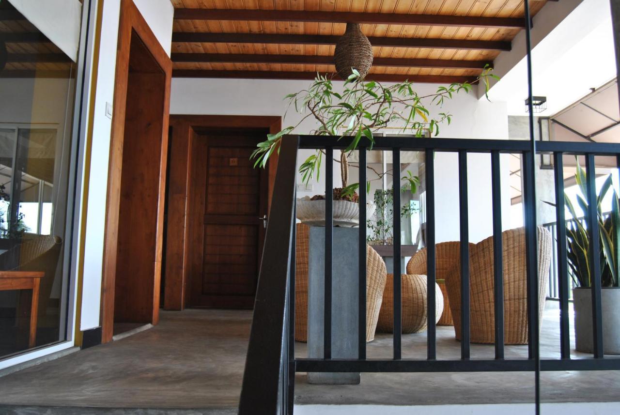The Canoe Negombo Extérieur photo
